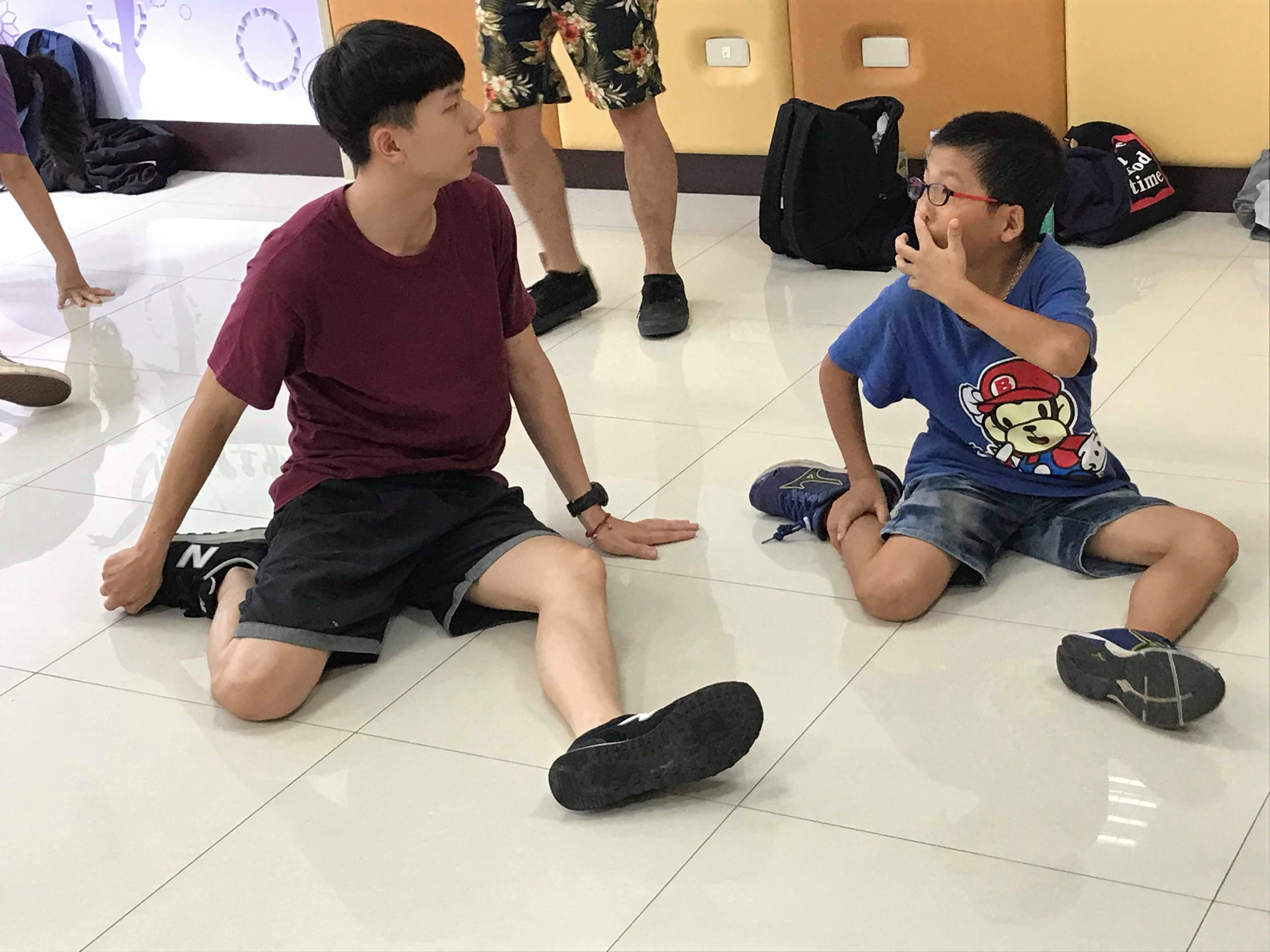 團隊討論或教學照片